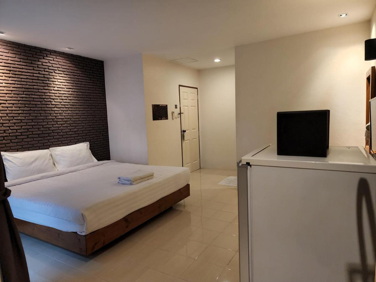 Dfeel House Hostel Patong Exterior photo